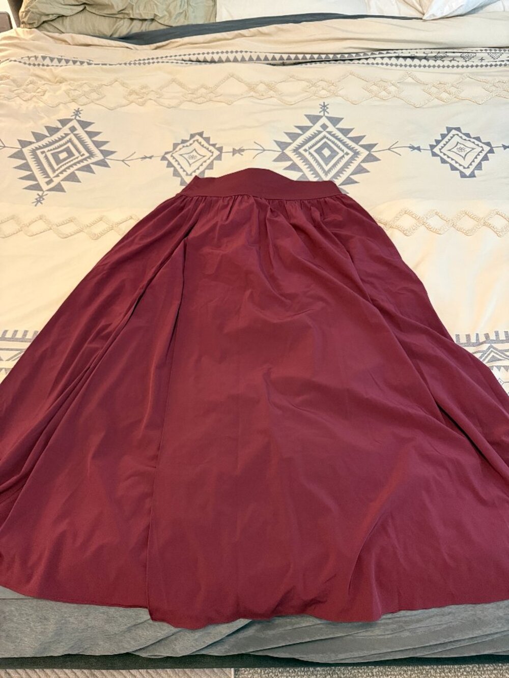 Halara Maroon Skirt Beautiful Flow, Great Draping, Classic Style, Women's Large